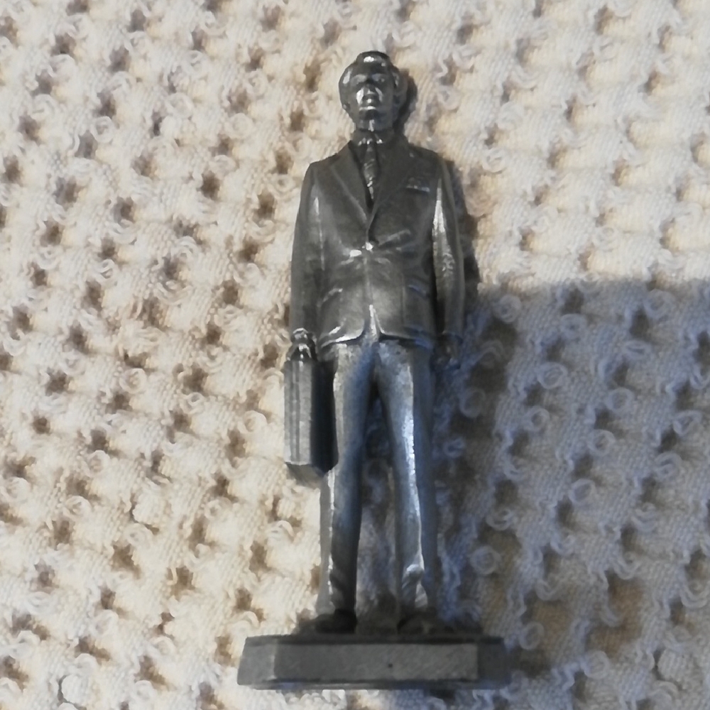 Elegant Silver Figurine With Briefcase
